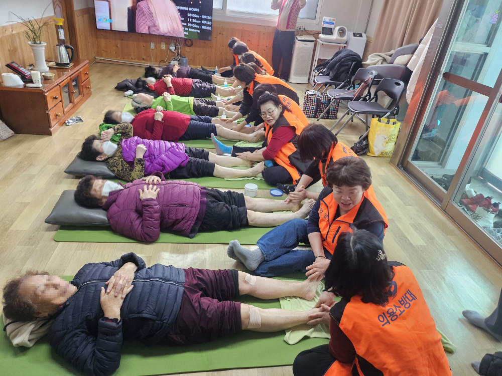 발마사지 봉사활동2.JPG