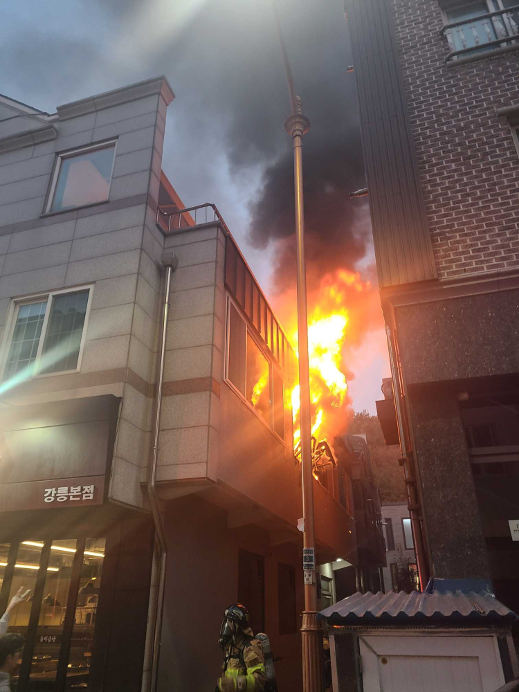 (1725)강릉 교동 건물화재.jpg
