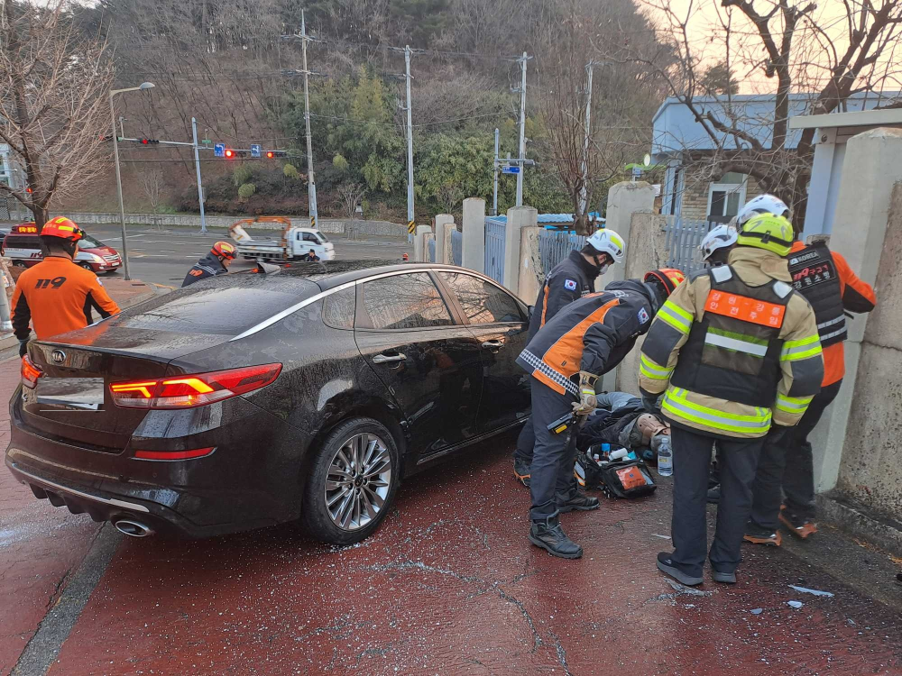 0748 강릉 승용차대 보행자 사고.jpg