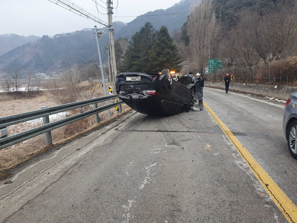 0942 인제 차량 전복.jpg