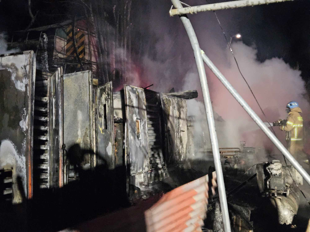 0228 정선 신동읍 고성리 창고 화재.jpg