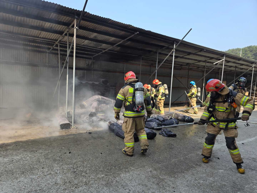 1318 삼척 마달동 창고 화재.jpg