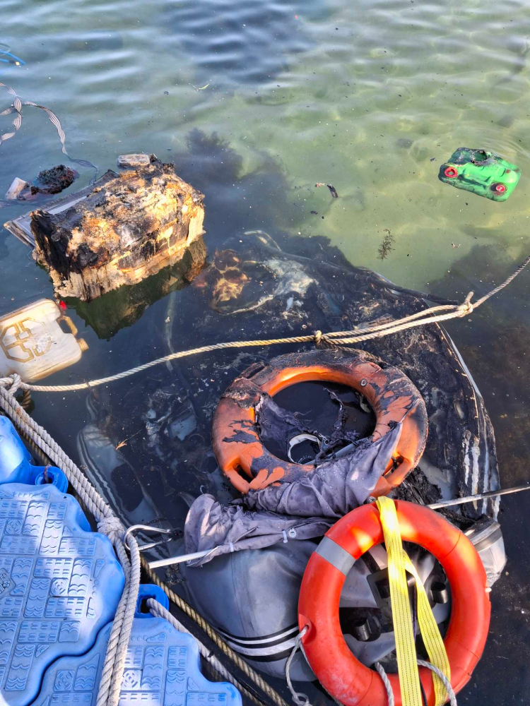 1649 속초 장사동 고무보트 화재.jpg