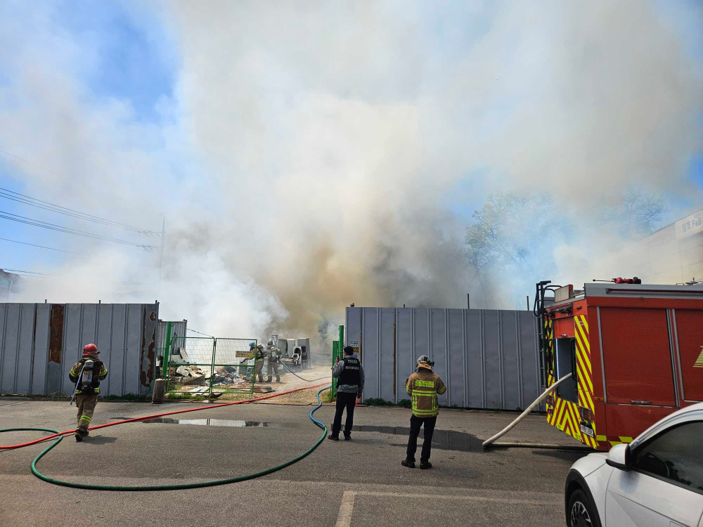 1204 원주 흥업면 사제리 건물화재.jpg