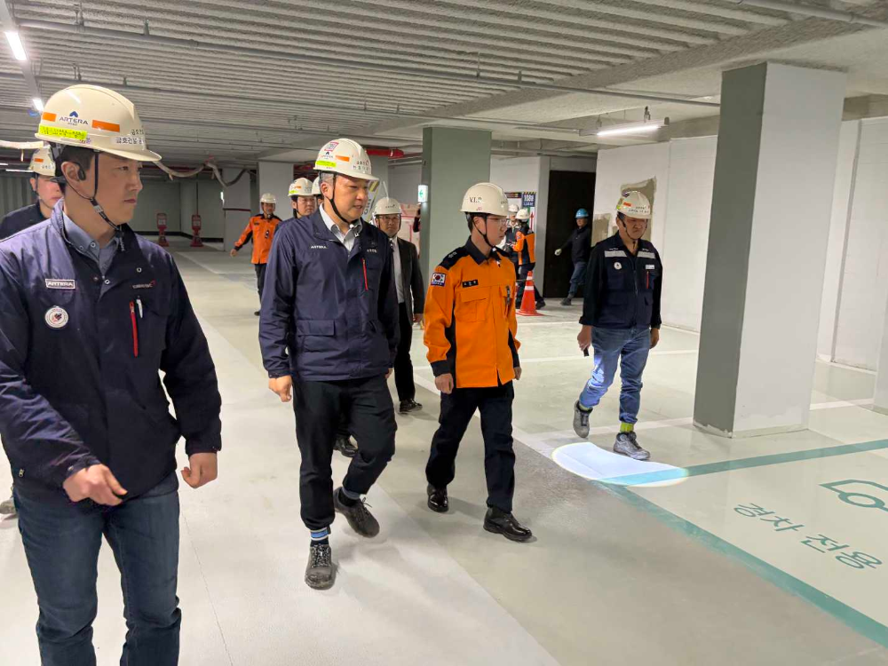 본부장 대형 공사장 안전 확인2.jpg
