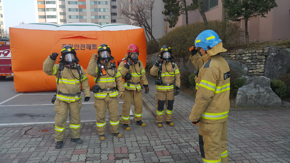 (1700323사진3)횡성소방서,_고층건물_위기대응능력향상을_위한_관계인_합동훈련실시해~.jpg