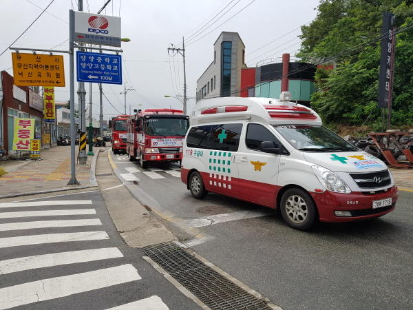 소방차_길터주기_훈련.jpg